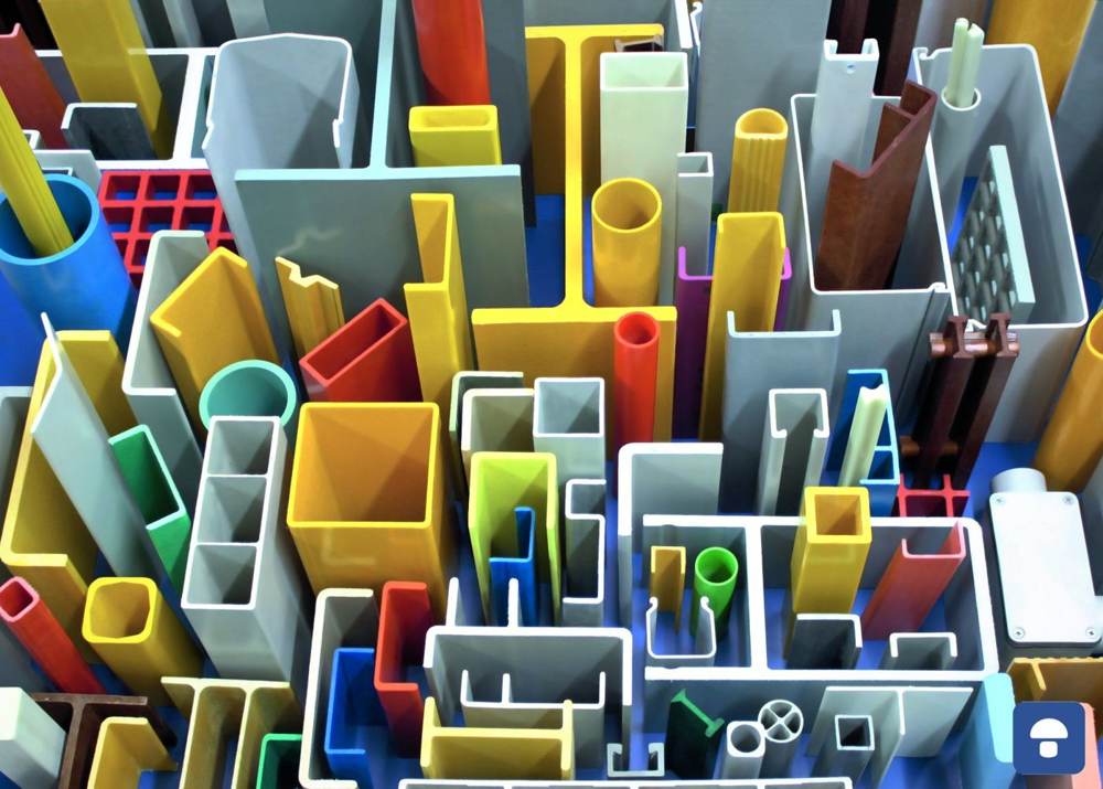 Variedade de perfis em PRFV: tubos, vigas I, canais U e cantoneiras
